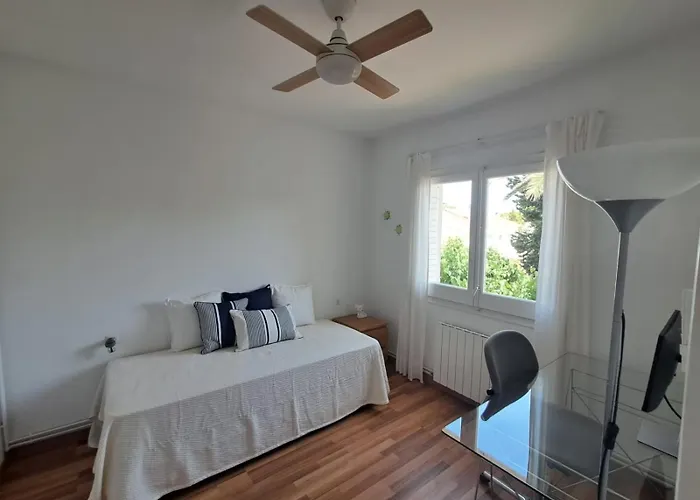 Quiet Cozy Near *